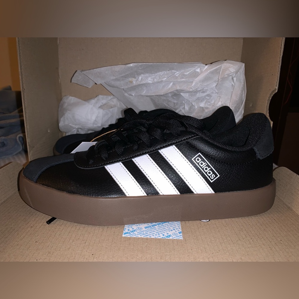 Adidas VL Court 3.0 7 1/2 New With Tags Women’s Black and Brown